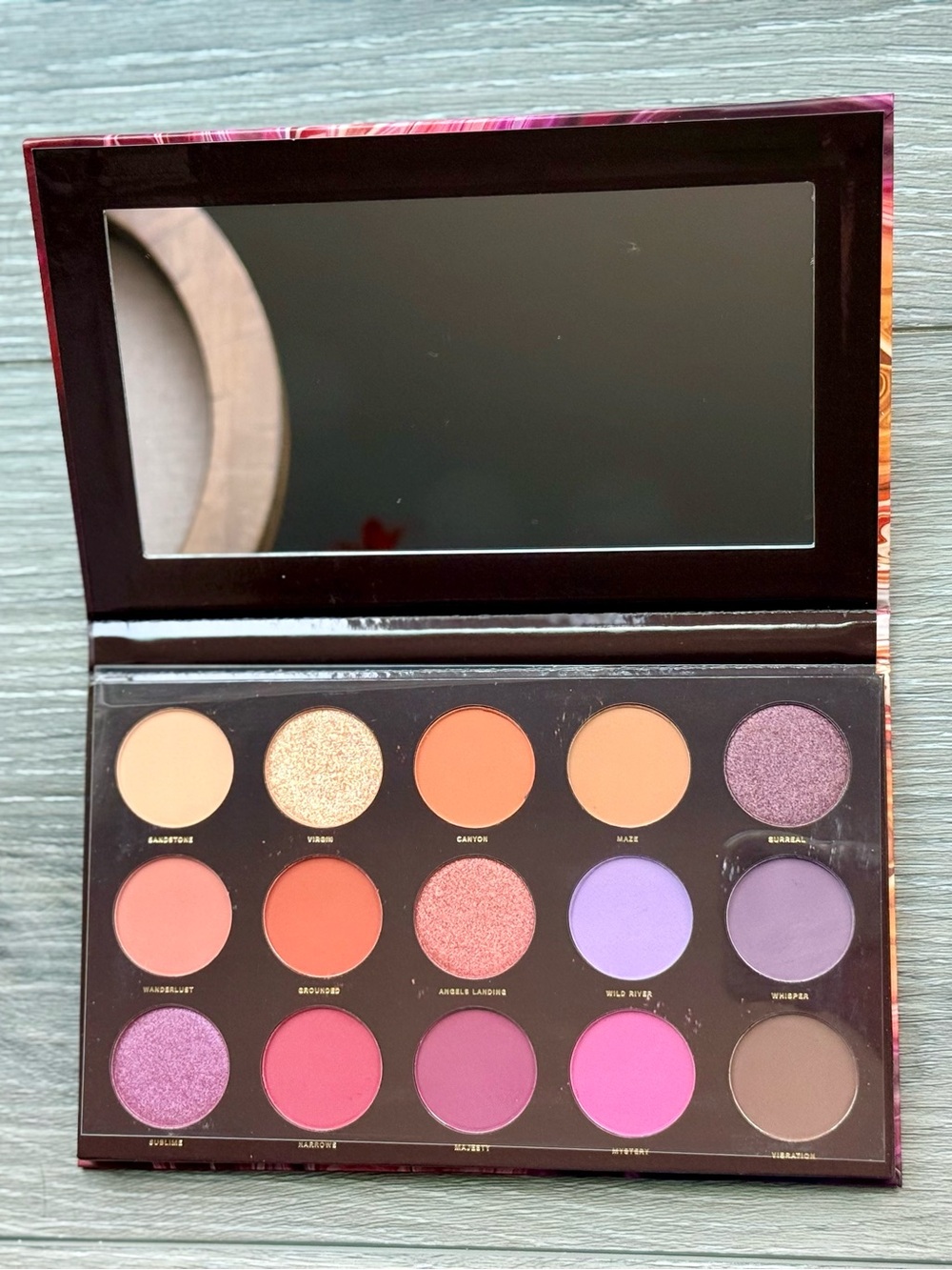 Zion Pressed Pigment 15-Color Eyeshadow Palette